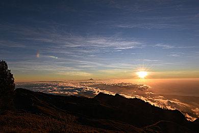 B站游戏年度榜单：国产FPS+建造《重装前哨》新预告